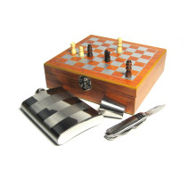 Шахматный набор с фляжкой (232 мл), металлическим стаканом и ножом
