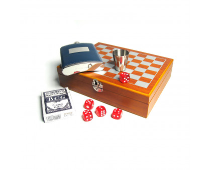 Шахматный набор с фляжкой (232мл), костями, картами и стаканом